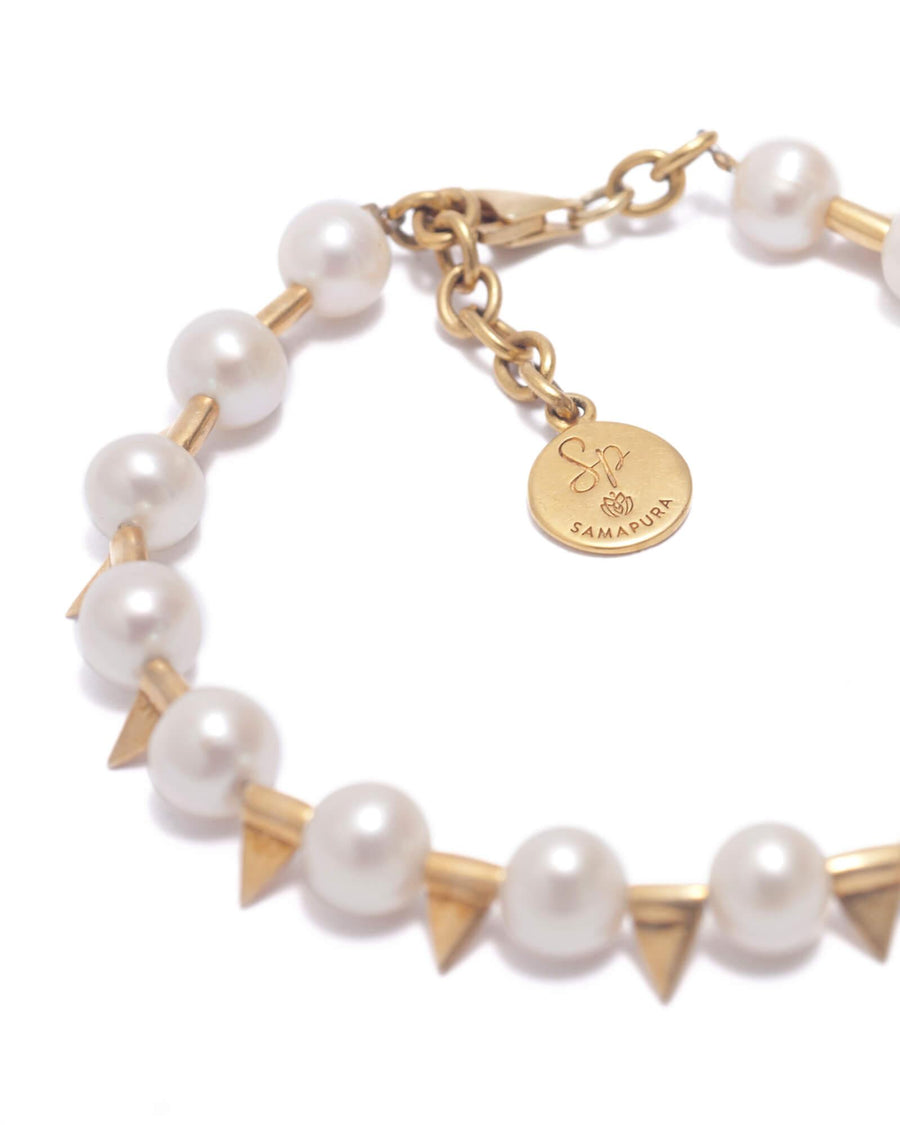 Fresh Water Pearl Bracelet with Stud Beads Gold - Samapura Jewelry